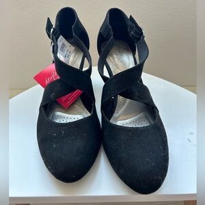 dexflex comfort EUC Criss cross suede black heels size 10W coquette